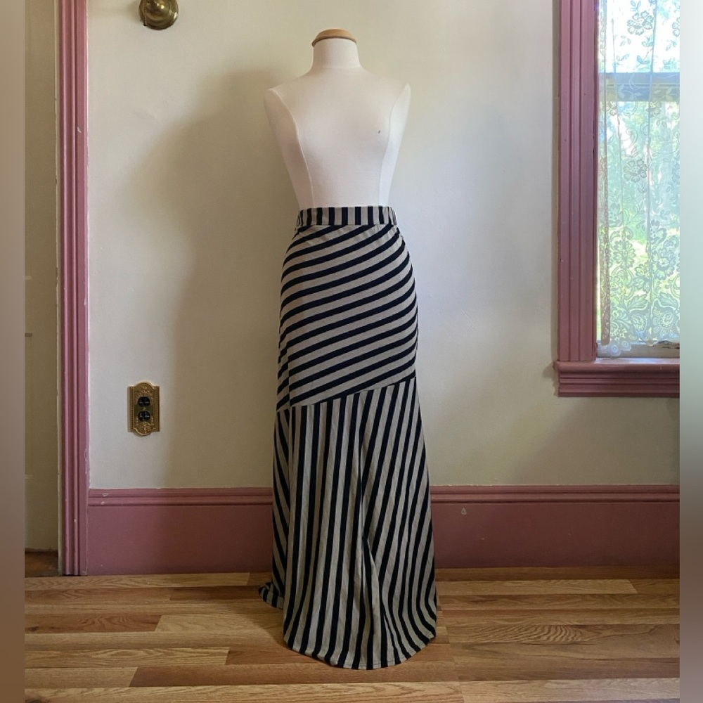 Nine 1 Eight Long Knit Maxi Skirt Striped Tan Black XL